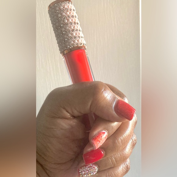 Red Lipgloss - Picture 3 of 3